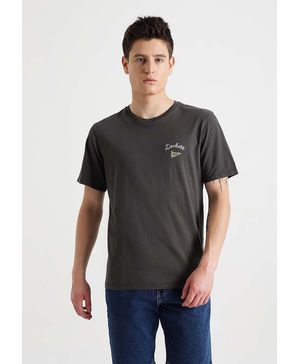 Polera Graphic Tee Slim Fit Chimera